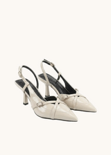 Escarpins Slingback vernis plissés à brides croisées