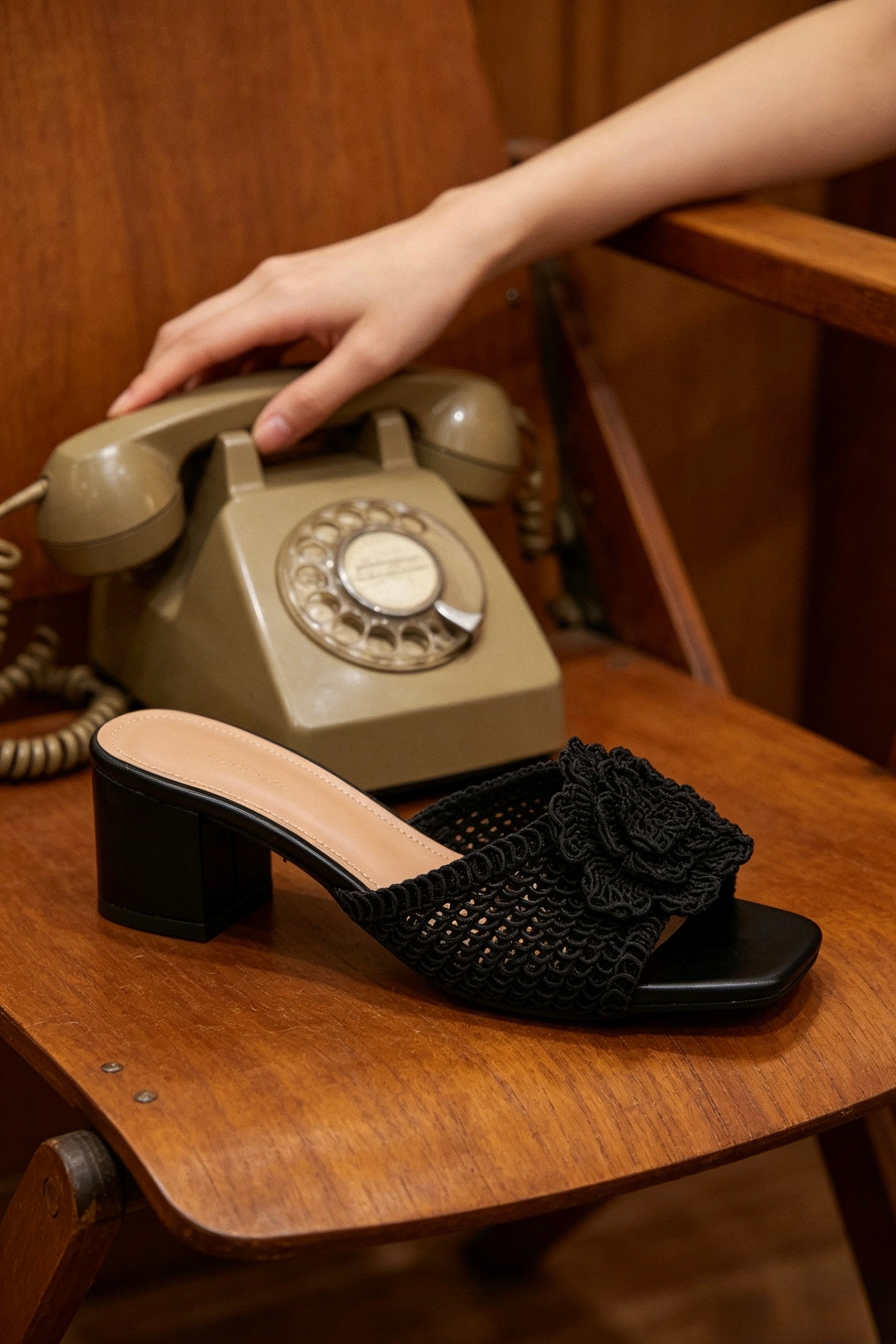 Mules Talon Carré Ornée d'une Fleur en Raphia Crochet